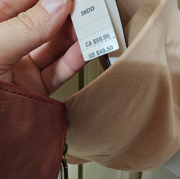 38DD new bra - Picture 2 of 5